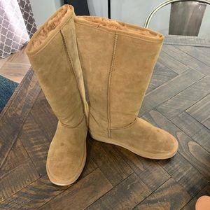 Women’s 8 khaki being calf suede boots by Sheepskin by RW. Winter fall slip on